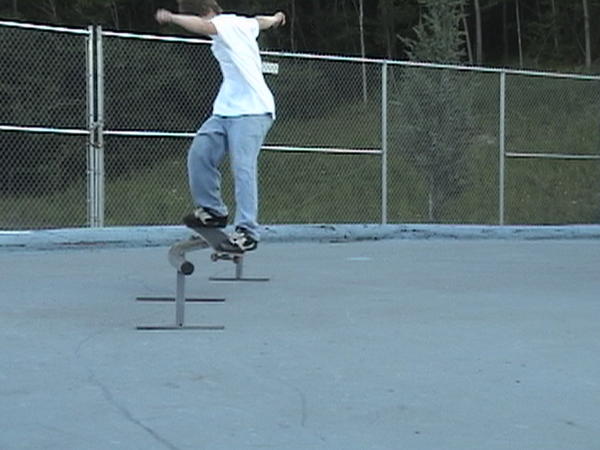 258523045_l.jpg